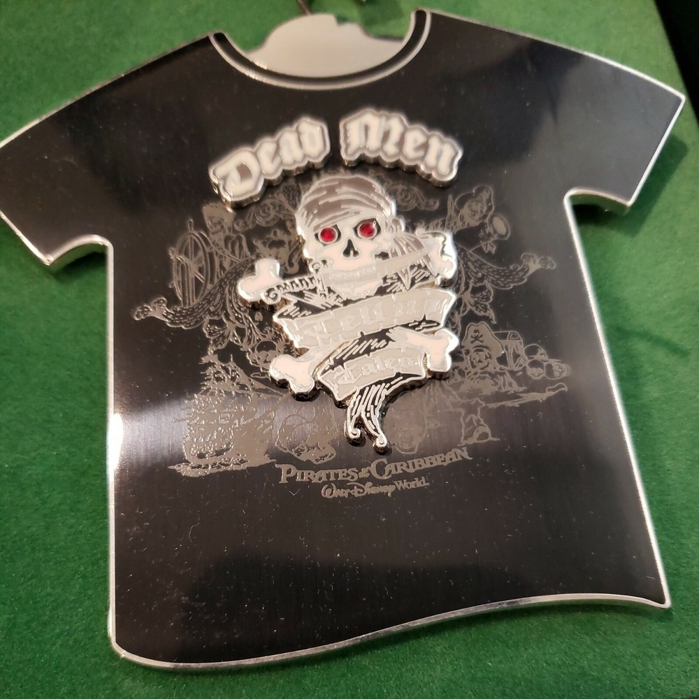 Disney Pin Pirates of the Caribbean Jumbo WDW T-Shirtโ 3D Dead Men LE 500 53361